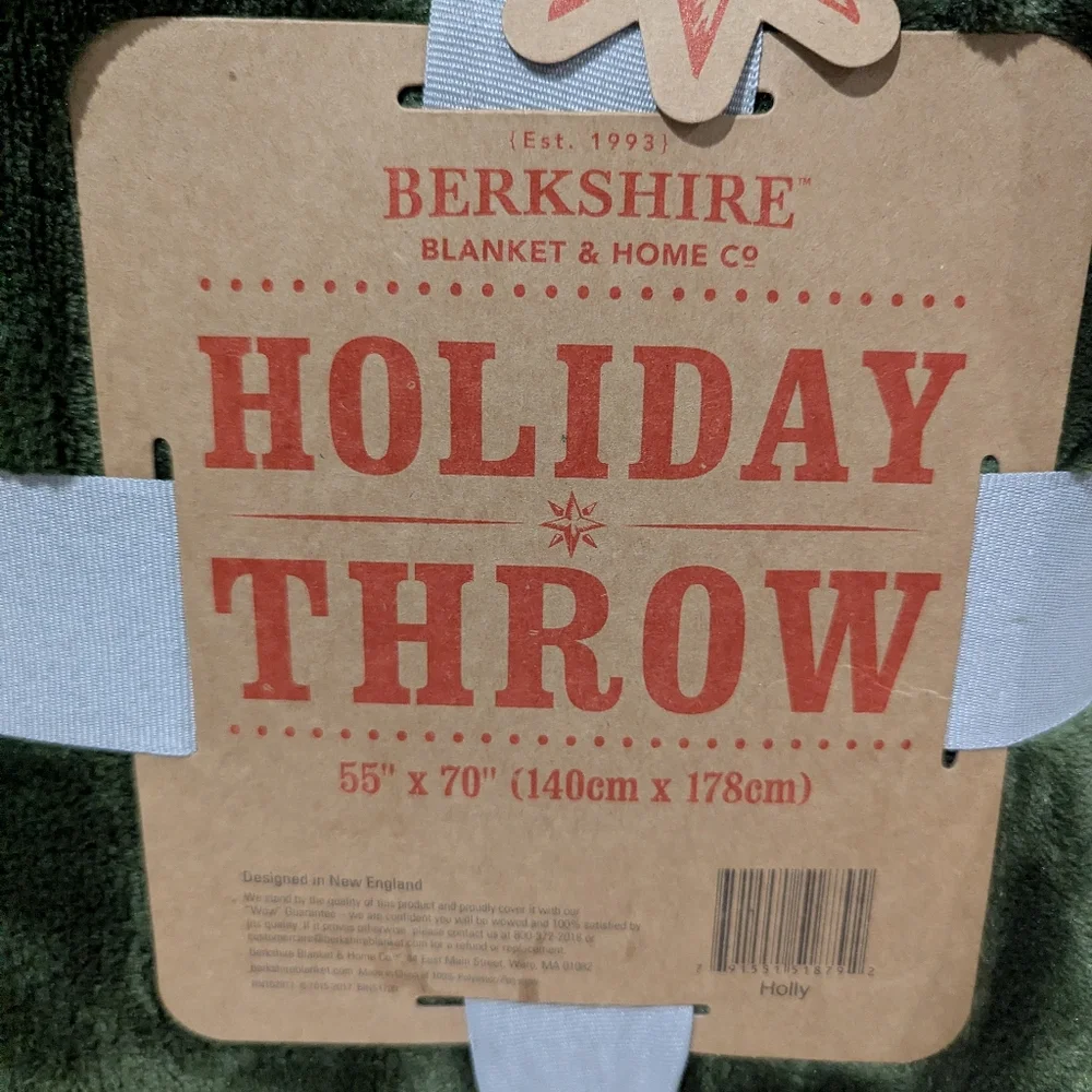 NEW Berkshire Olive Holiday Throw Blanket. 55